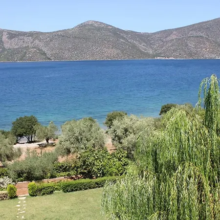 Skorponeria Beachfront * Skroponeria