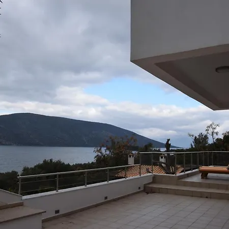 Skorponeria Beachfront *